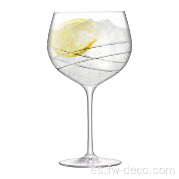 ginebra de globo y copas de vino para beber tonic